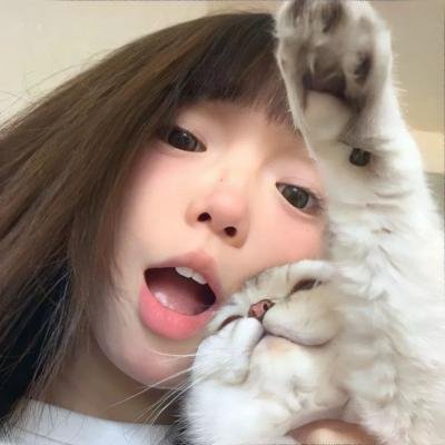 高墙、黑色与帅小伙